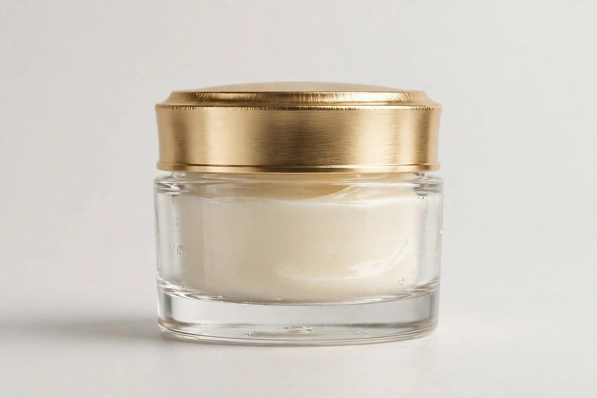 Pot de crème correctrice anti-taches, vue studio