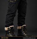 Homme portant les bottes d'hiver noires imperméables DULUXE à doublure chaude, visuel principal