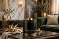 Diffuseur parfumé d'ambiance DULUXE noir et doré dans un salon élégant avec brume parfumée, visuel principal