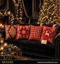 Housses de coussin de Noël rouge et or DULUXE sur canapé, motifs des fêtes dorés, visuel principal