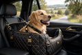 Lit de Voyage pour Chien DULUXE installé sur la banquette arrière avec un chien détendu