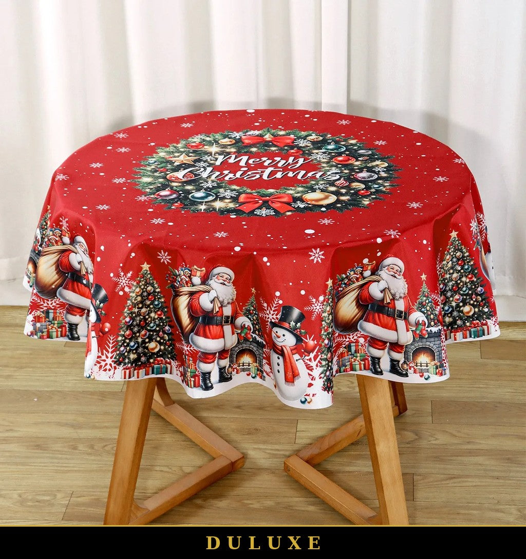 Nappe de Noël ronde rouge DULUXE à motifs Père Noël et bonhomme de neige, gros plan du motif