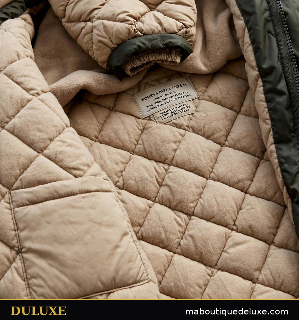 Doublure chaude matelassée visible à l'intérieur de la parka longue femme DULUXE