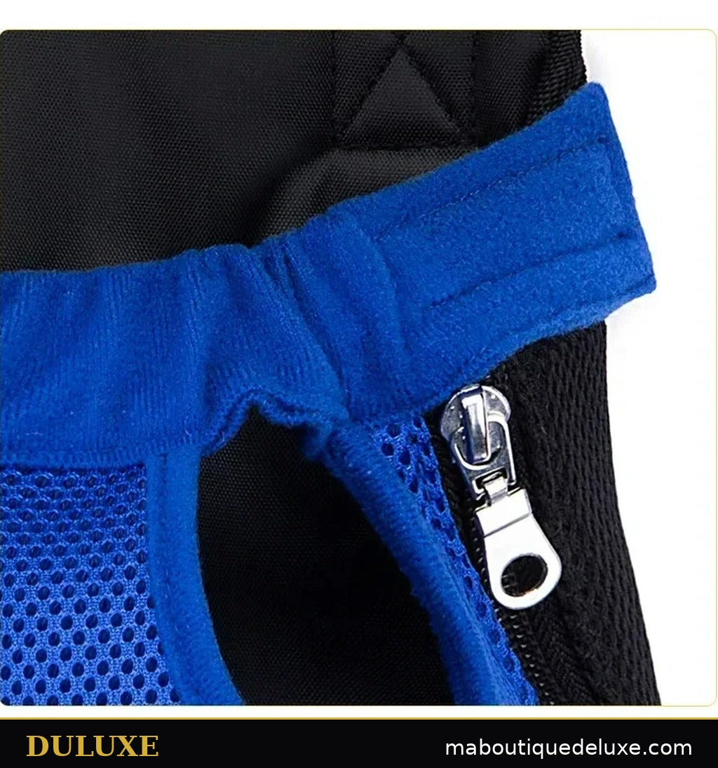 Gros plan sur la maille respirante bleue et la fermeture éclair du porte-chien frontal DULUXE