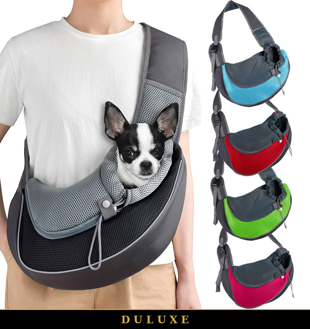Sac de transport bandoulière gris en maille respirante DULUXE porté avec un petit chien