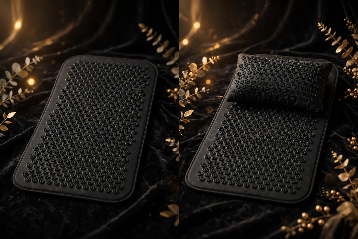Les deux formats du tapis d'acupression côte à côte : tapis seul et ensemble tapis avec coussin assorti