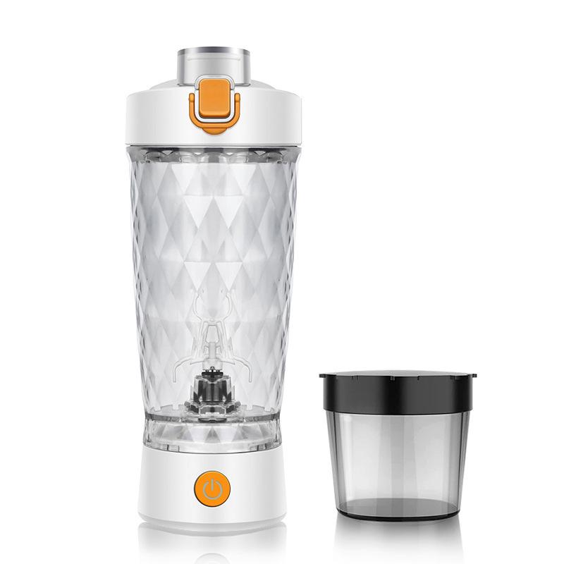 Gourde mixeur portable mélangeant un smoothie