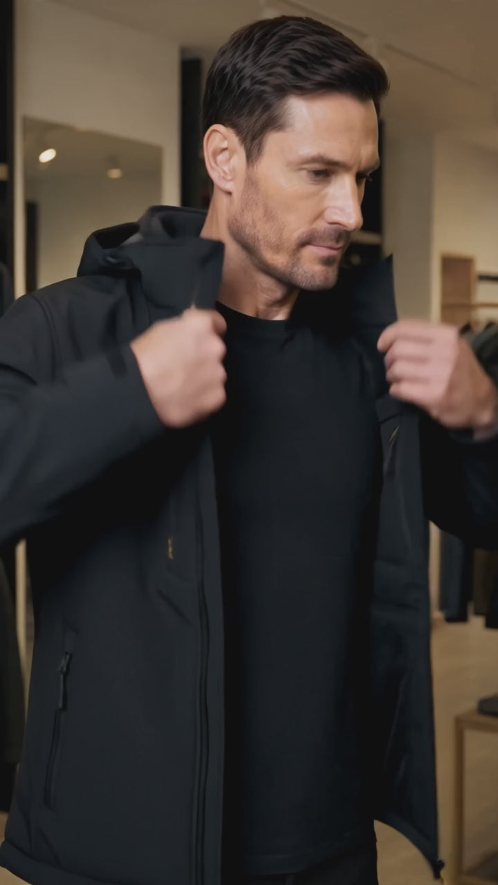 Démonstration vidéo : enfilage de la veste softshell homme, capuche et marche en ville