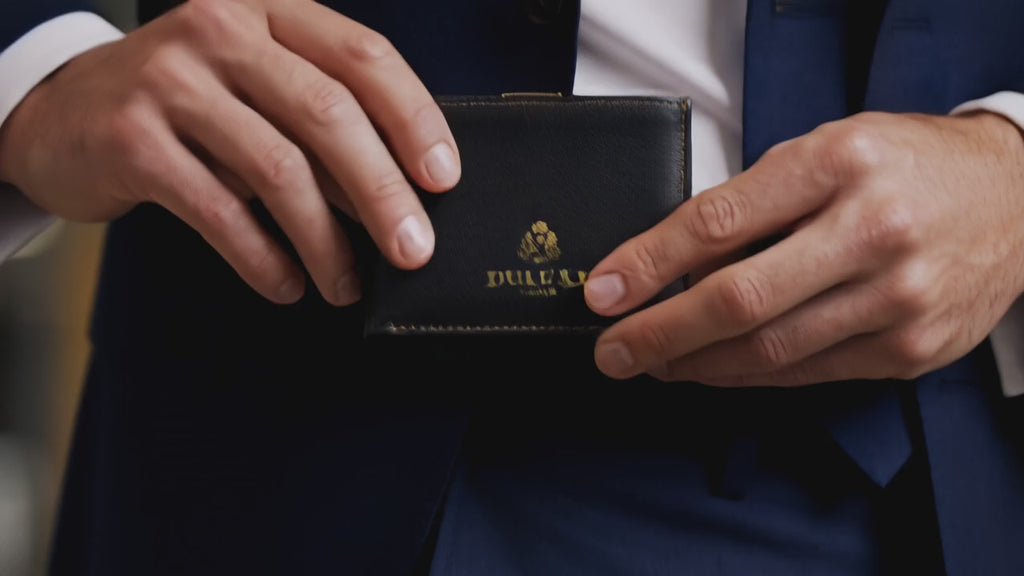Vidéo démo : format mini en poche et en voyage du porte-cartes compact DULUXE