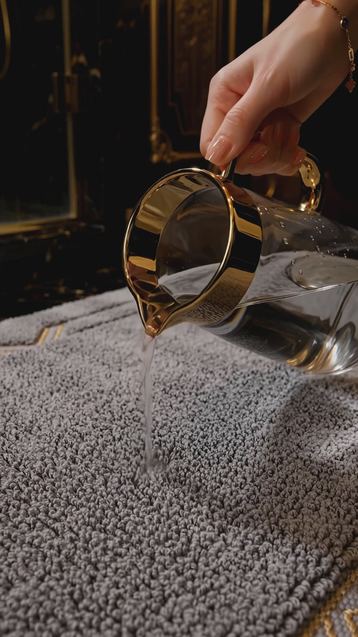 Vidéo démo DULUXE – le Tapis de Bain absorbe l'eau instantanément, pieds au sec après la douche
