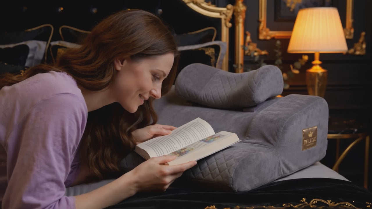 Vidéo démo DULUXE – lecture sur le ventre bien appuyée avec l'oreiller de lecture ventrale et son appui-tête amovible