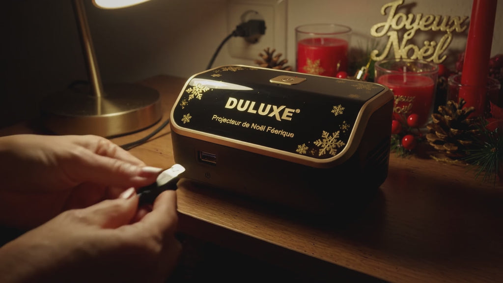 Vidéo démo du Projecteur de Noël Féerique DULUXE : installation USB et projections animées dans un salon